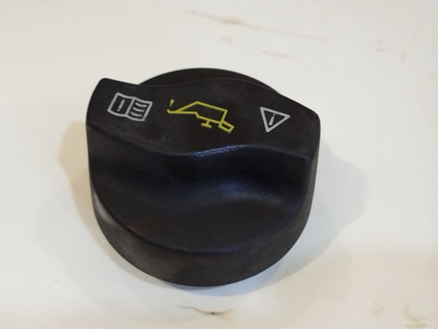 Крышка маслозаливной горловины A0000101585 MERCEDES