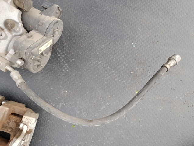 Гибкая тормозная трубка задняя A0014204548 MERCEDES