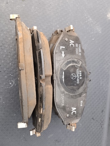 Передние тормозные колодки A0084203820 MERCEDES