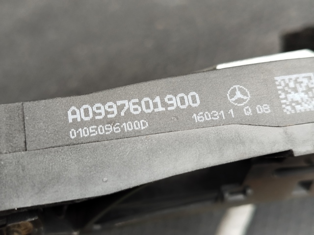 Держатель наружной ручки двери, передней левой A0997601900 MERCEDES