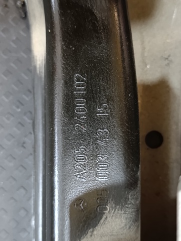 Крепление трансмиссии A2052400102 MERCEDES