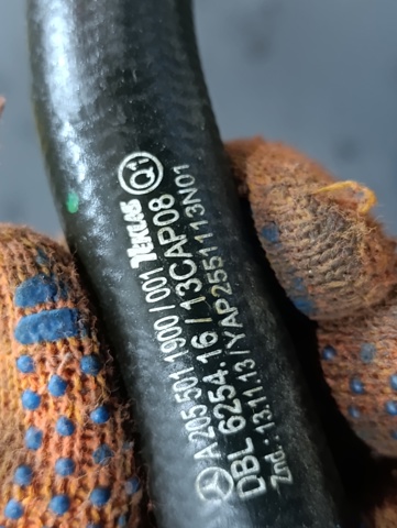 MERCEDES 2055011900 Шланг (патрубок) охлаждения масляного теплообменника, подача в наличии Днепр