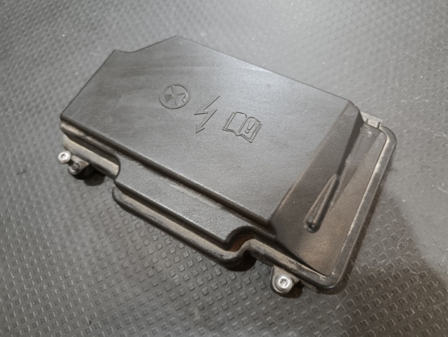 Крышка блока предохранителей A2055400082 MERCEDES
