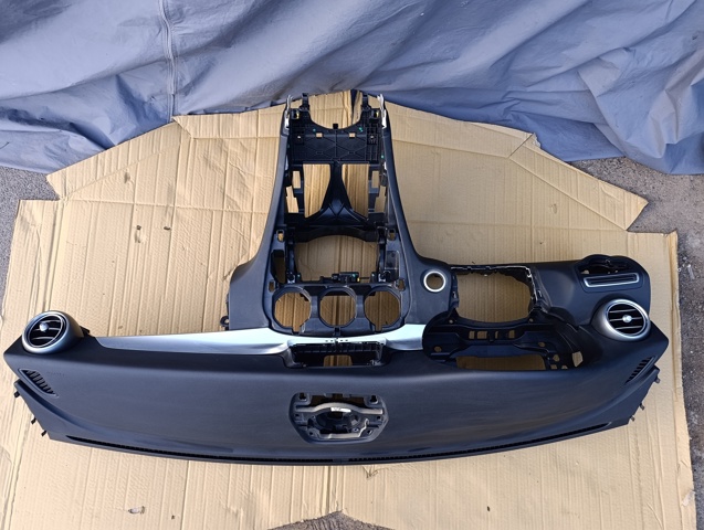Передняя панель A20568035879J38 MERCEDES