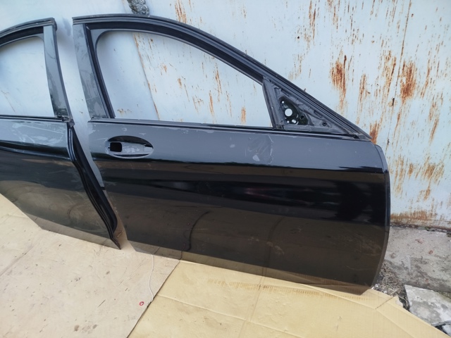 Пассажирская передняя дверь A2057200205 MERCEDES