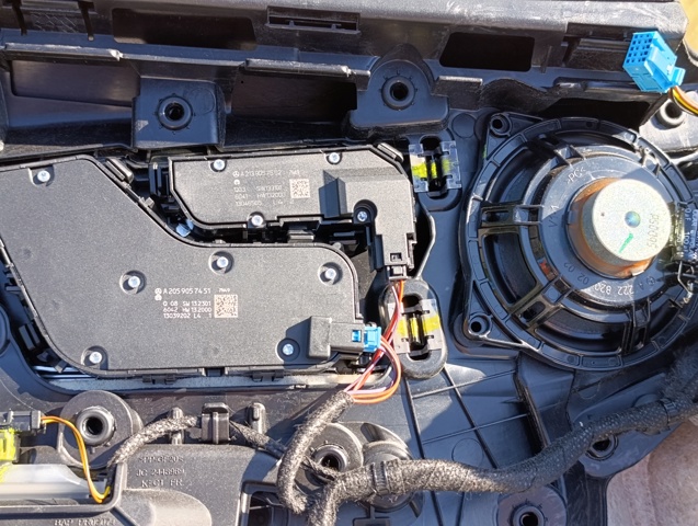 Динамик передней двери A2228200202 MERCEDES