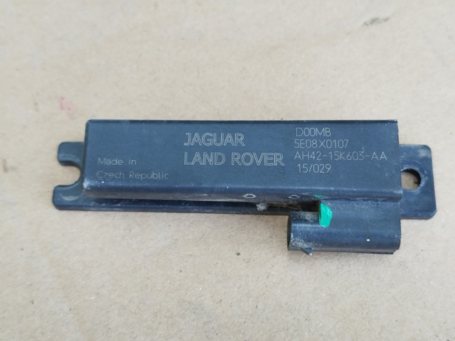 Антенна на крышу AH4215K603AA JAGUAR