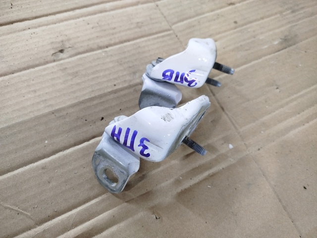 Петля задней правой двери BB5Z7826800C FORD