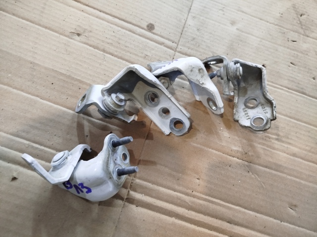 Петля двери задней левой BB5Z7826801C FORD