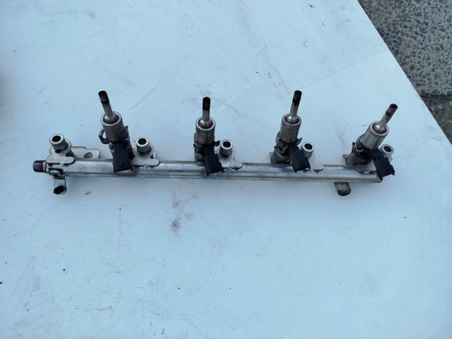 Форсунка впрыска топлива BB5Z9F593B FORD