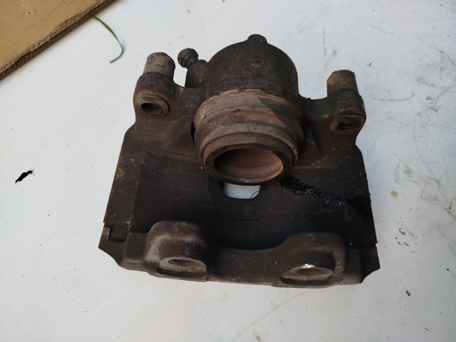 Суппорт тормозной, передний, левый BV6Z2B121A FORD