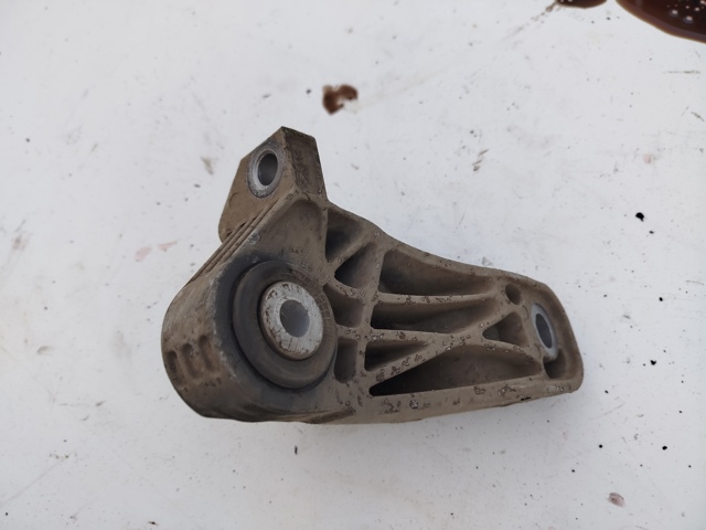 Крепление трансмиссии BV6Z6E042C FORD