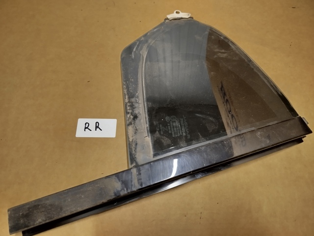 Задняя форточка правая C2Z25882 JAGUAR