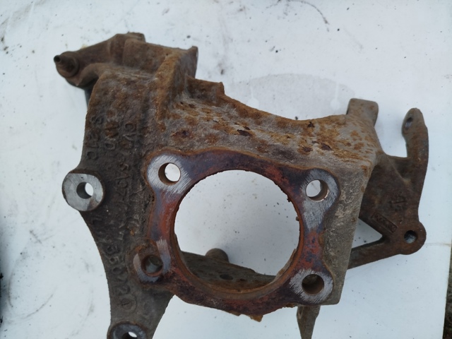 Кулак поворотный левый CV6Z5A969G FORD