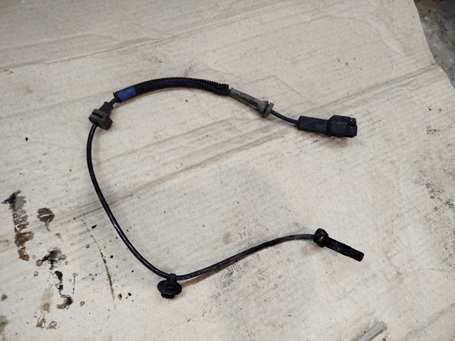 Датчик АБС (ABS) передний, правый F2GC2C204AB FORD
