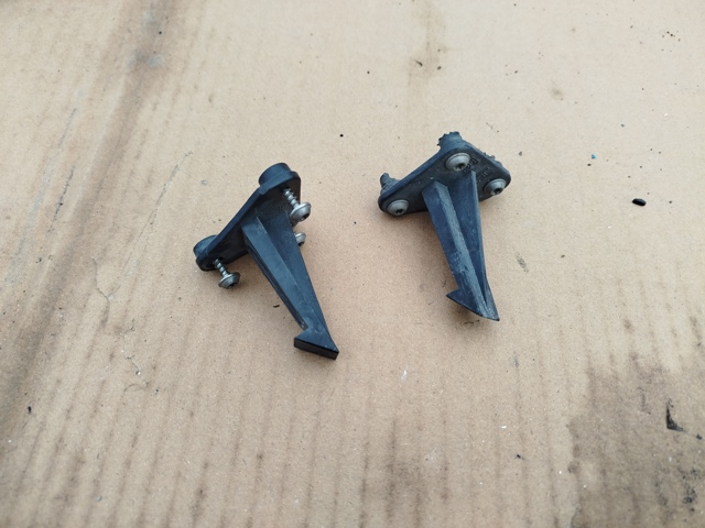 Кронштейн решетки радиатора FT4Z5803178A FORD