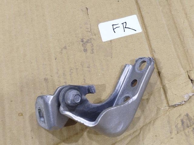 Петля двери передней правой FT4Z5822800B FORD