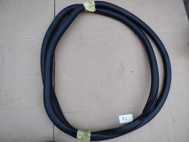 FORD FT4Z58253A10B Уплотнитель двери задней (на кузове) в наличии Ужгород