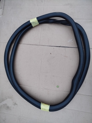 Уплотнитель двери задней, (на кузове) FT4Z58253A10B FORD