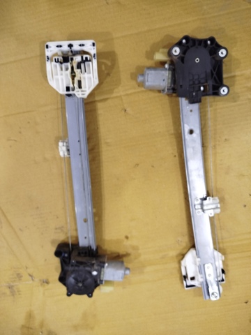  Механизм стеклоподъемника правой задней двери FT4Z5827008C FORD