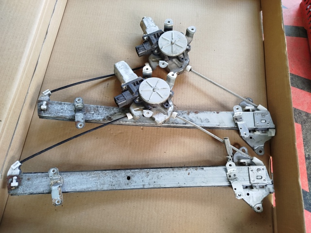 Стеклоподъемник передней правой двери MR525776 MITSUBISHI