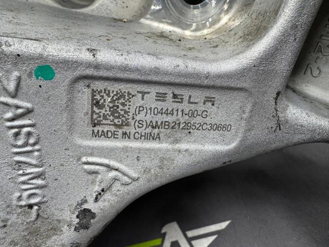 104441100G Tesla Model Цапфа задняя левая купить в Ирпень