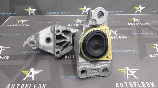 112100020R RENAULT Правая подушка двигателя купить в Киев