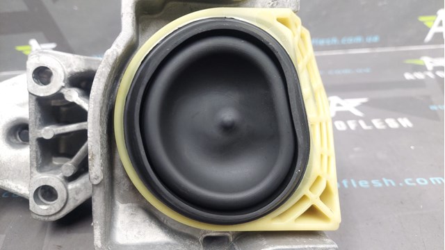 RENAULT 112100020R Правая подушка двигателя в наличии Ирпень