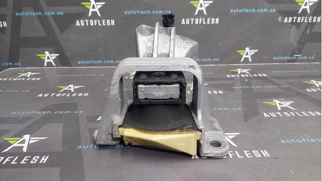 RENAULT 112100020R Подушка (опора) двигателя правая в наличии Тернополь