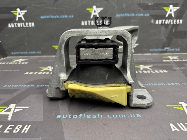 112100062R Правая подушка двигателя купить Павлоград
