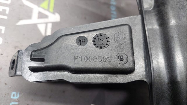 118304798R RENAULT Крышка клапанная купить в Хмельницкий