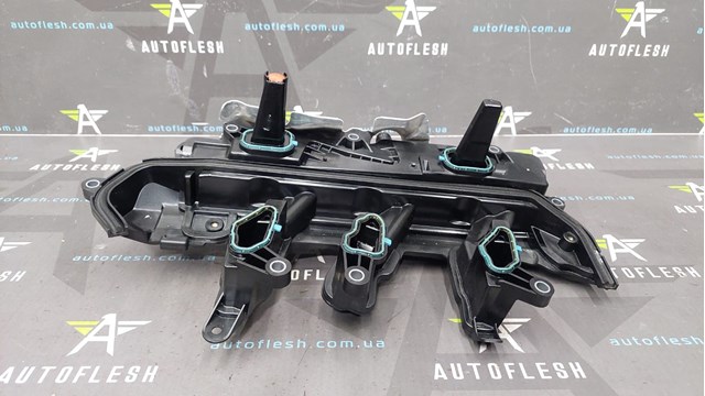 RENAULT 118304798R Клапанная крышка в наличии Запорожье