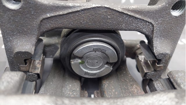 FORD 1738987 Суппорт задний правый в наличии Ирпень
