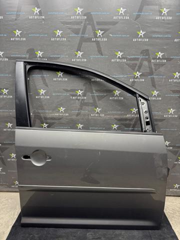 Пассажирская передняя дверь 1T0831056AA VAG