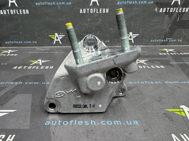 Кронштейн подушки (опоры) двигателя, правой 2167003HA1 HYUNDAI