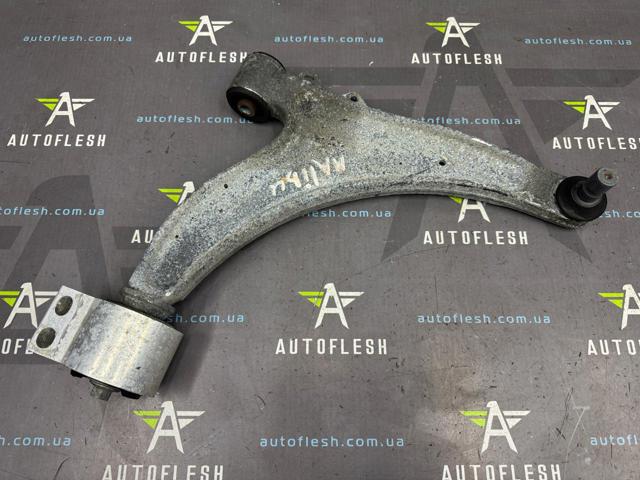 Рычаг передней подвески нижний, правый 22792991 GM