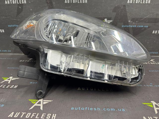 RENAULT 260109958R Правая фара в наличии Ровно