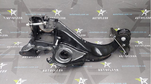 Рычаг/тяга задней подвески продольный нижний, левый 33326851575 BMW
