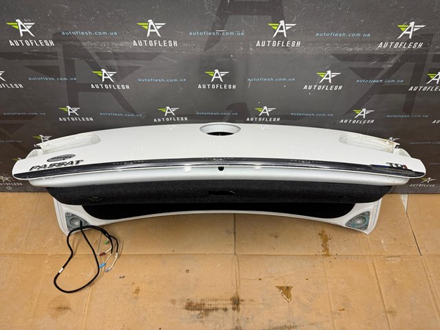 3AE827025 Крышка багажника купить Ирпень