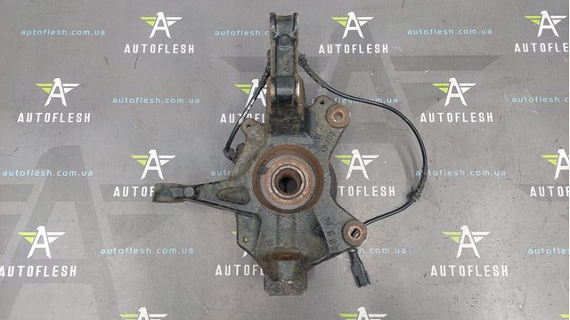 Кулак поворотный передний левый 400150083R RENAULT