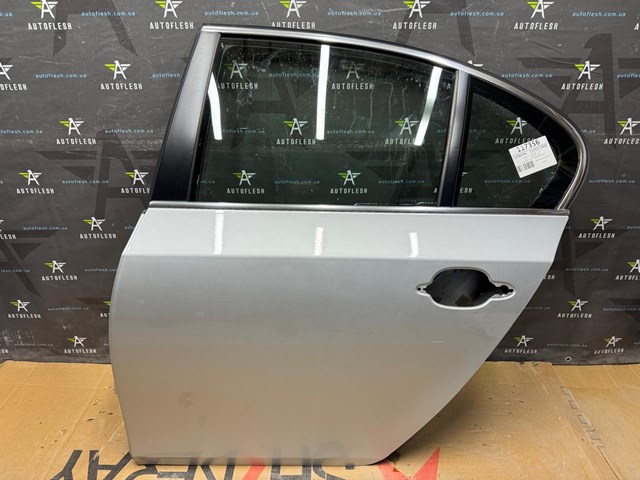 Дверь задняя 41009631831 BMW
