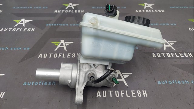Бачек тормозной жидкости 460910005R RENAULT