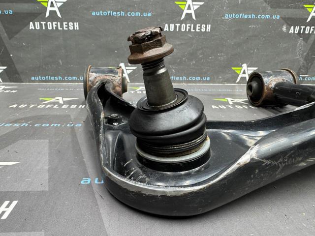 48630-0K040 Toyota Рычаг передней подвески верхний левый