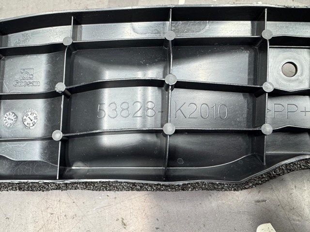 53828K2010 Уплотнитель крыла купить Киев