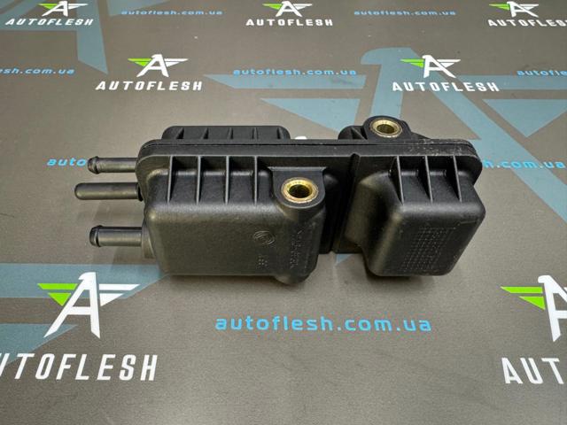 Распределитель топлива (рампа) 55219331 FIAT