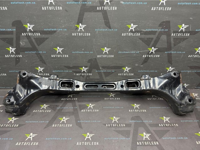 Балка задней подвески поперечная 554102S010 HYUNDAI