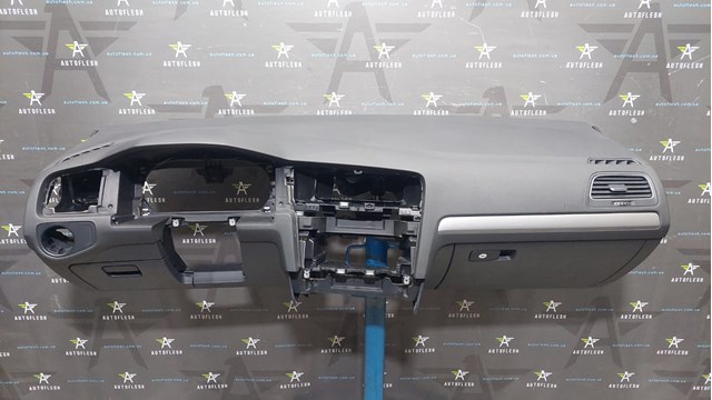 Панель приборная торпеды 5G1857003KHR6 VAG