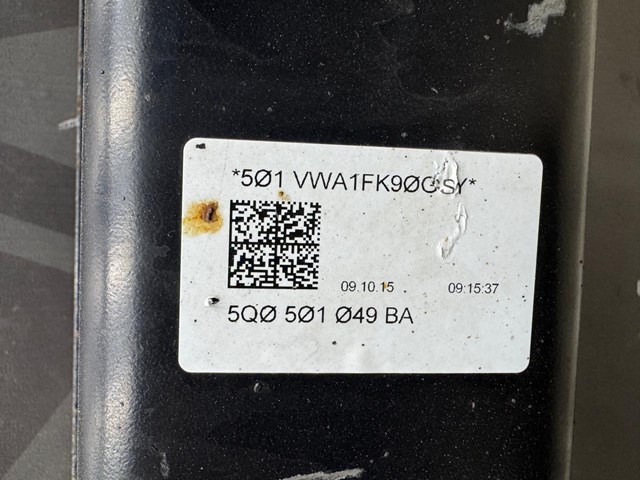 VAG 5Q0501117A Поворотный кулак задний в наличии Львов