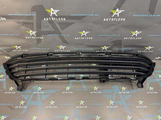 Решетка бампера переднего нижняя 622540275R RENAULT