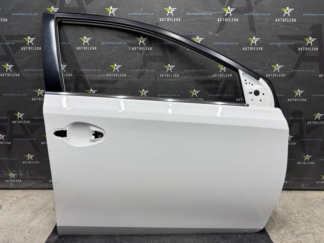 Пассажирская передняя дверь 6700102300 TOYOTA